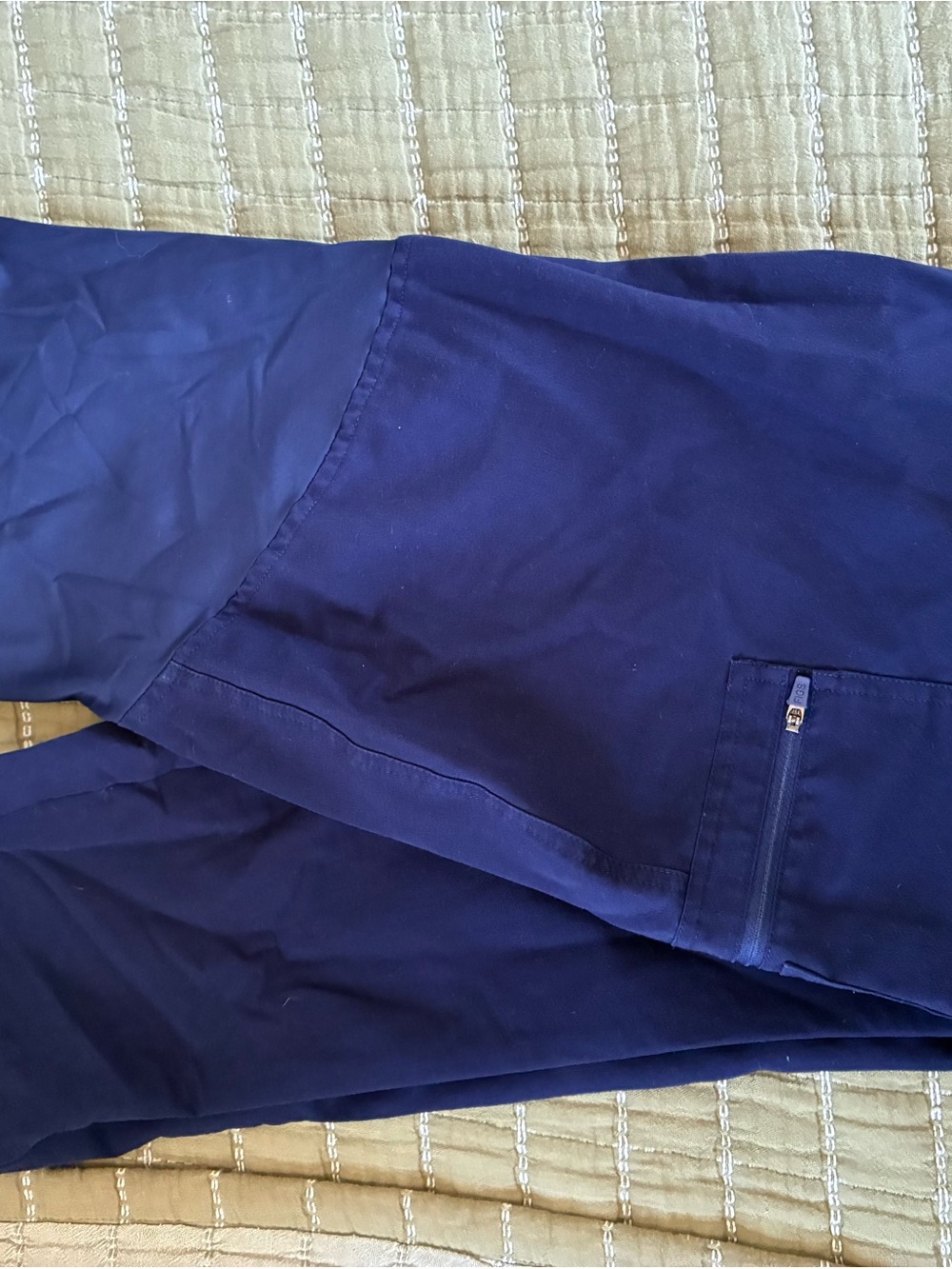 Figs Women's maternity Scrub Pants in Navy